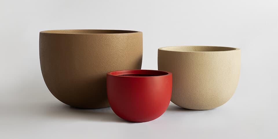 Brown, Buff &amp; Red colored pothos fiber planter in rustic finish