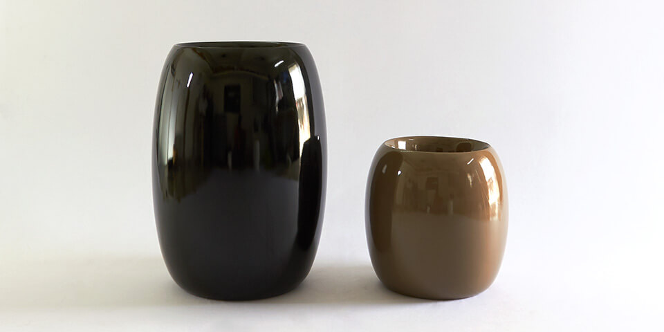 large flower pots for luxury restaurants in black & brown colour with matte finish
