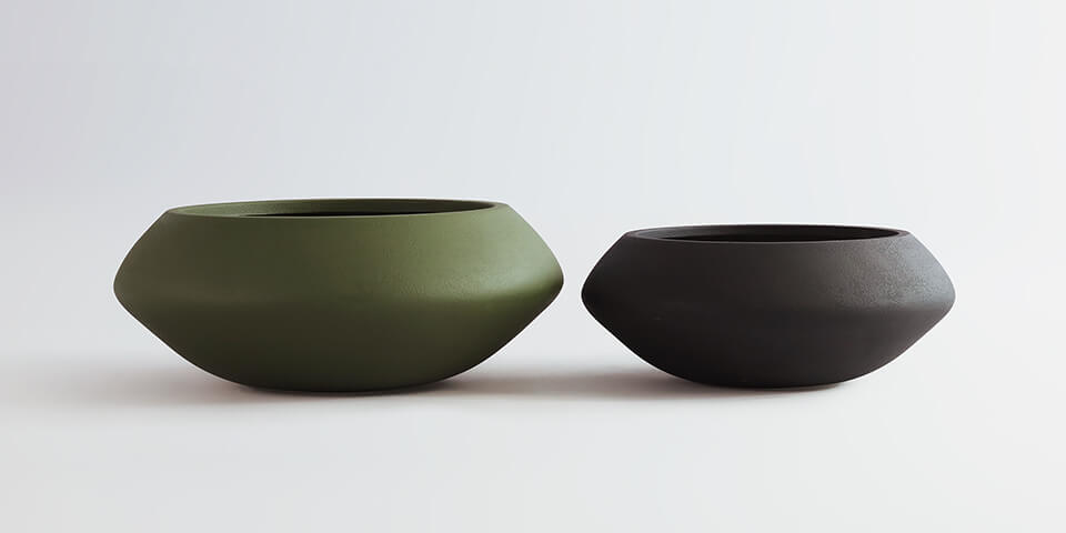 broad round shaped planters
